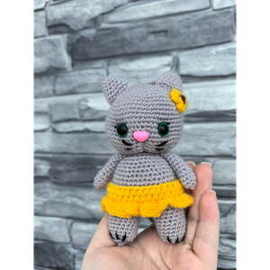 Кошечка в юбочке